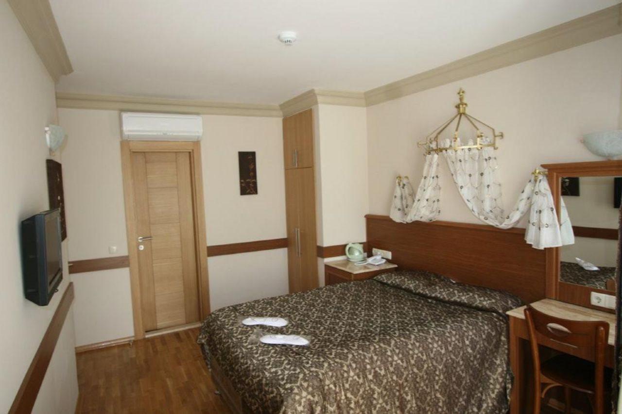 Peninsula Grand Hotel Мумбай Екстериор снимка