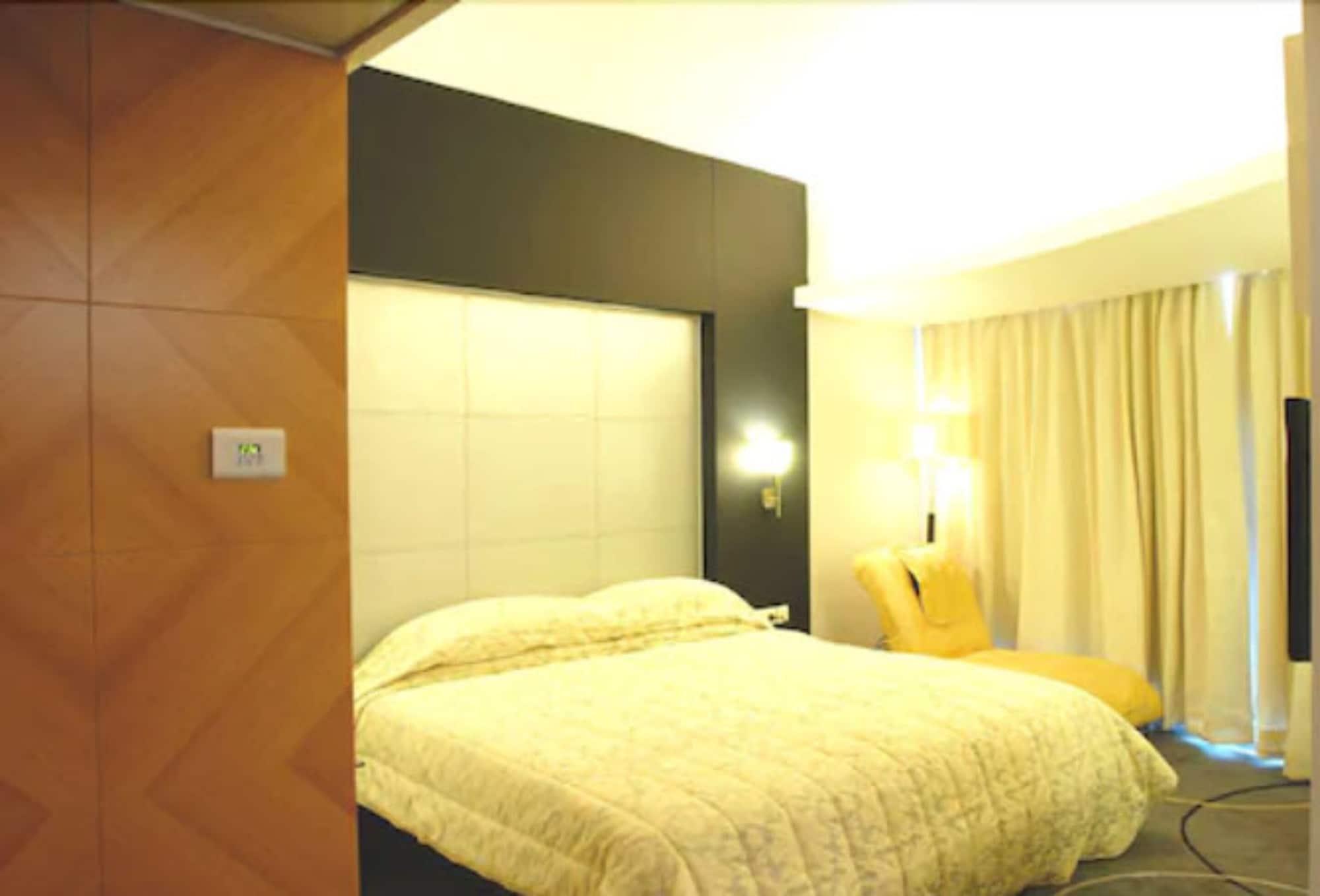 Peninsula Grand Hotel Мумбай Екстериор снимка