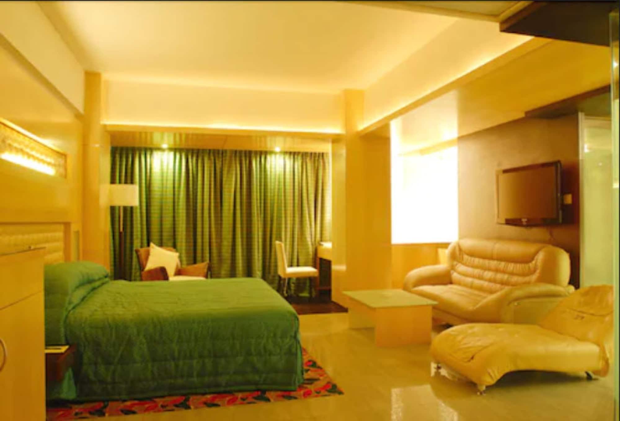Peninsula Grand Hotel Мумбай Екстериор снимка