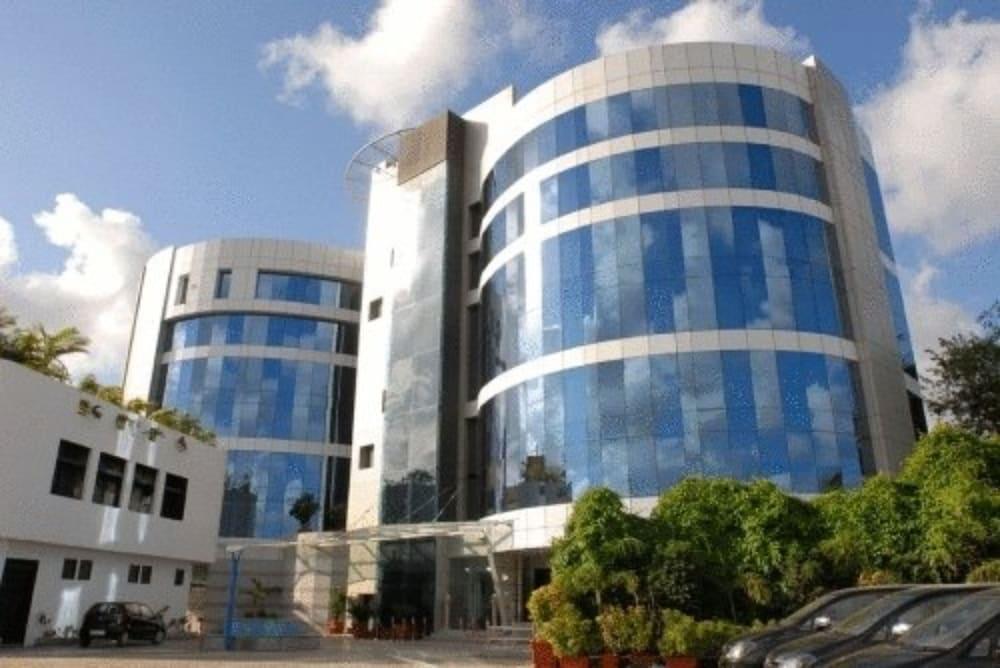 Peninsula Grand Hotel Мумбай Екстериор снимка