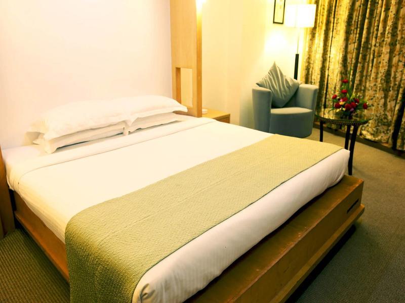 Peninsula Grand Hotel Мумбай Екстериор снимка