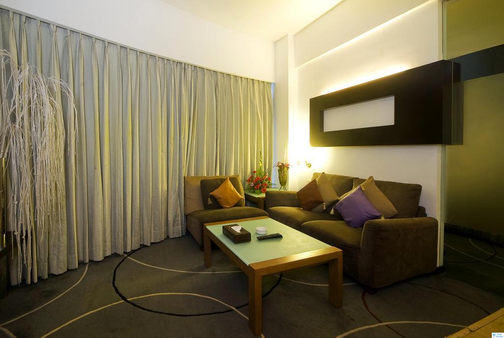 Peninsula Grand Hotel Мумбай Екстериор снимка