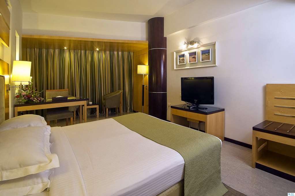 Peninsula Grand Hotel Мумбай Стая снимка