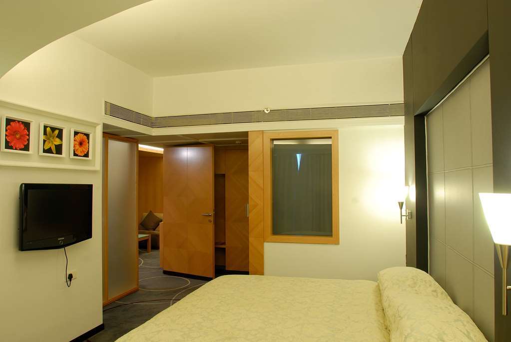 Peninsula Grand Hotel Мумбай Стая снимка