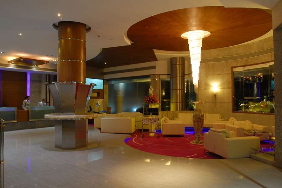 Peninsula Grand Hotel Мумбай Екстериор снимка