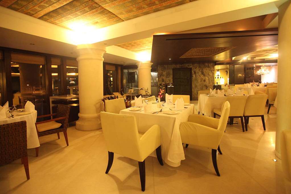 Peninsula Grand Hotel Мумбай Екстериор снимка